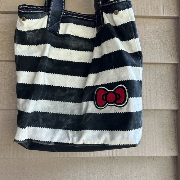Hello Kitty tote bag 2010 Sanrio Loungefly leather trim side snaps 15” by 17” - Picture 5 of 7